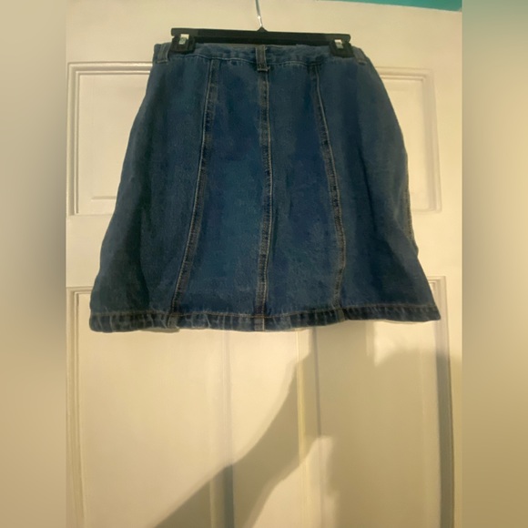 Women’s denim mini skirt with buttons in front SIZE 3 - Picture 3 of 3